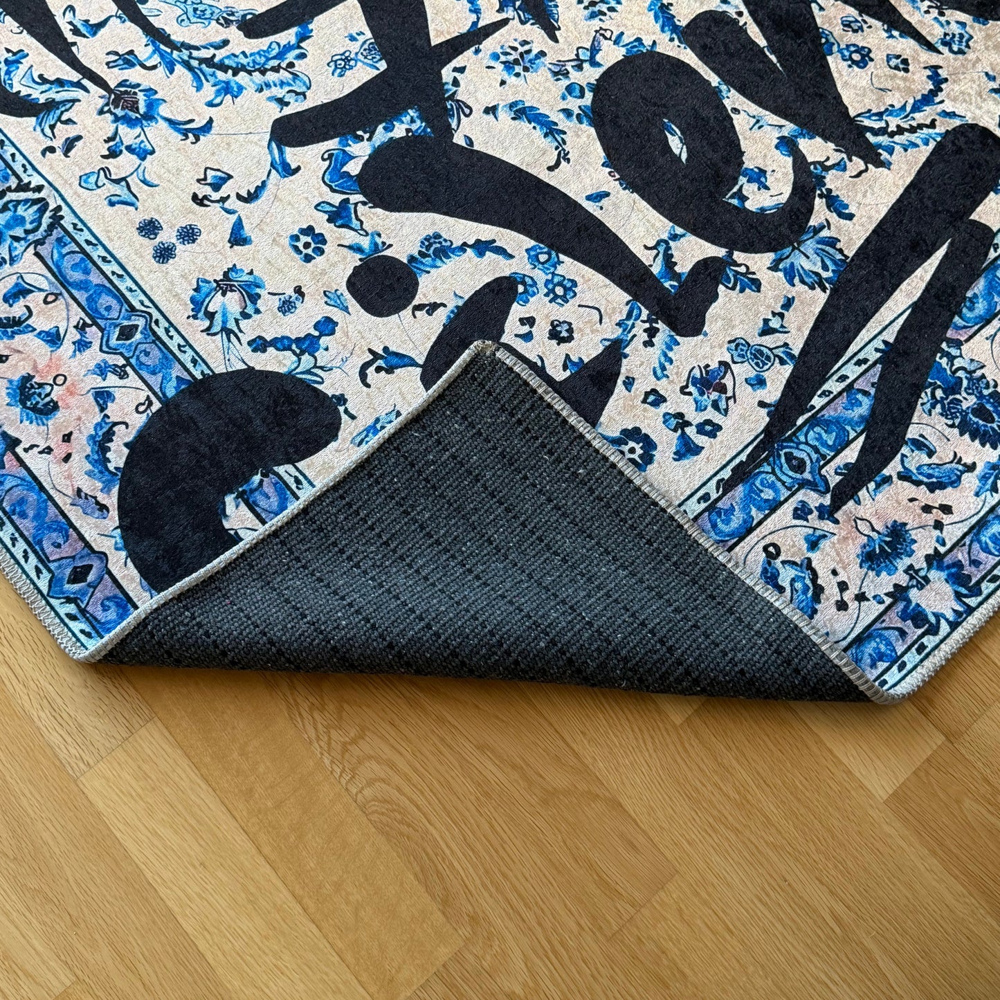 Leave the Room- etnik desenli modern halı